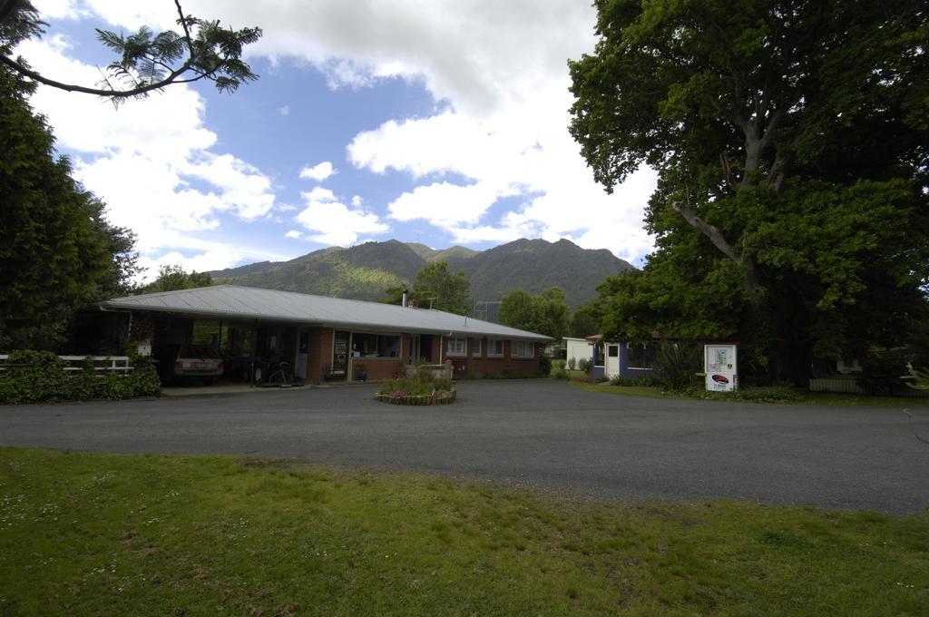 Te Aroha Holiday Park And Motels Екстериор снимка